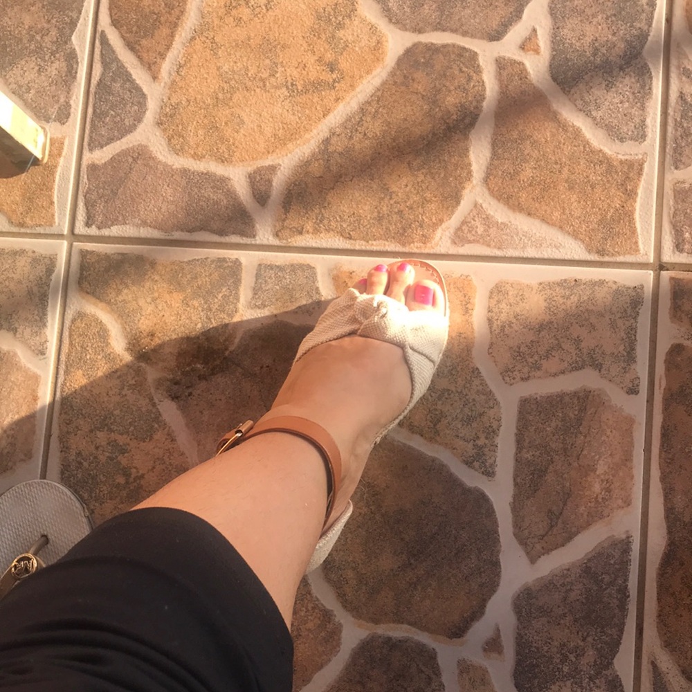 Madden Girl Brown Tan Espadrille Wedge Sandals ( like new) - Picture 5 of 7